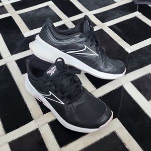 Reebok fuel foam size 8 in black
